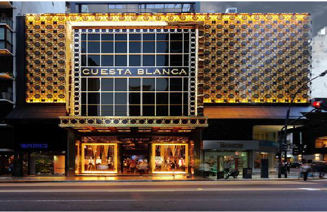  万安门头设计与商业空间的纽带。